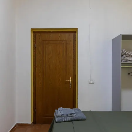 Center Apartment *